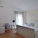 Alojamento de Acomodação e Pequeno-almoço Limone 4*